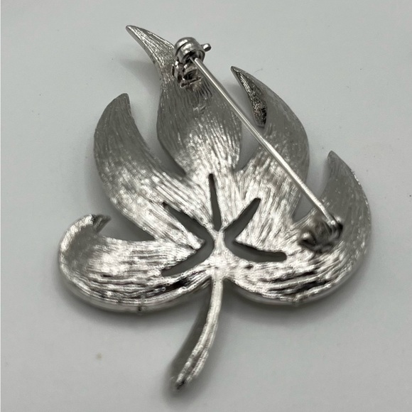 Vintage Silver-Tone Leaf Brooch – Textured Modernist Design - Picture 2 of 3